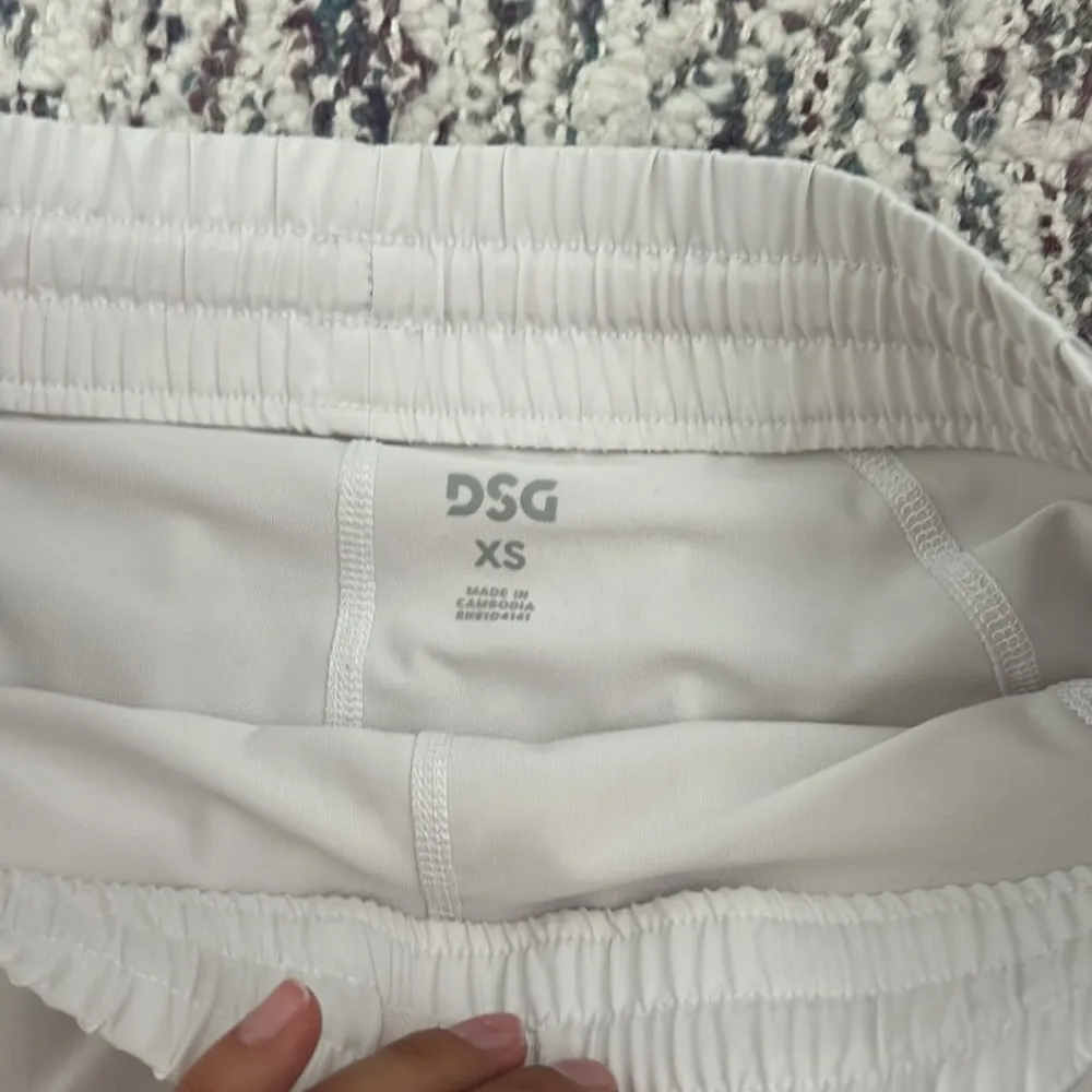 DSG white skort size XS! Great for golf or just casual wear! - Image 3