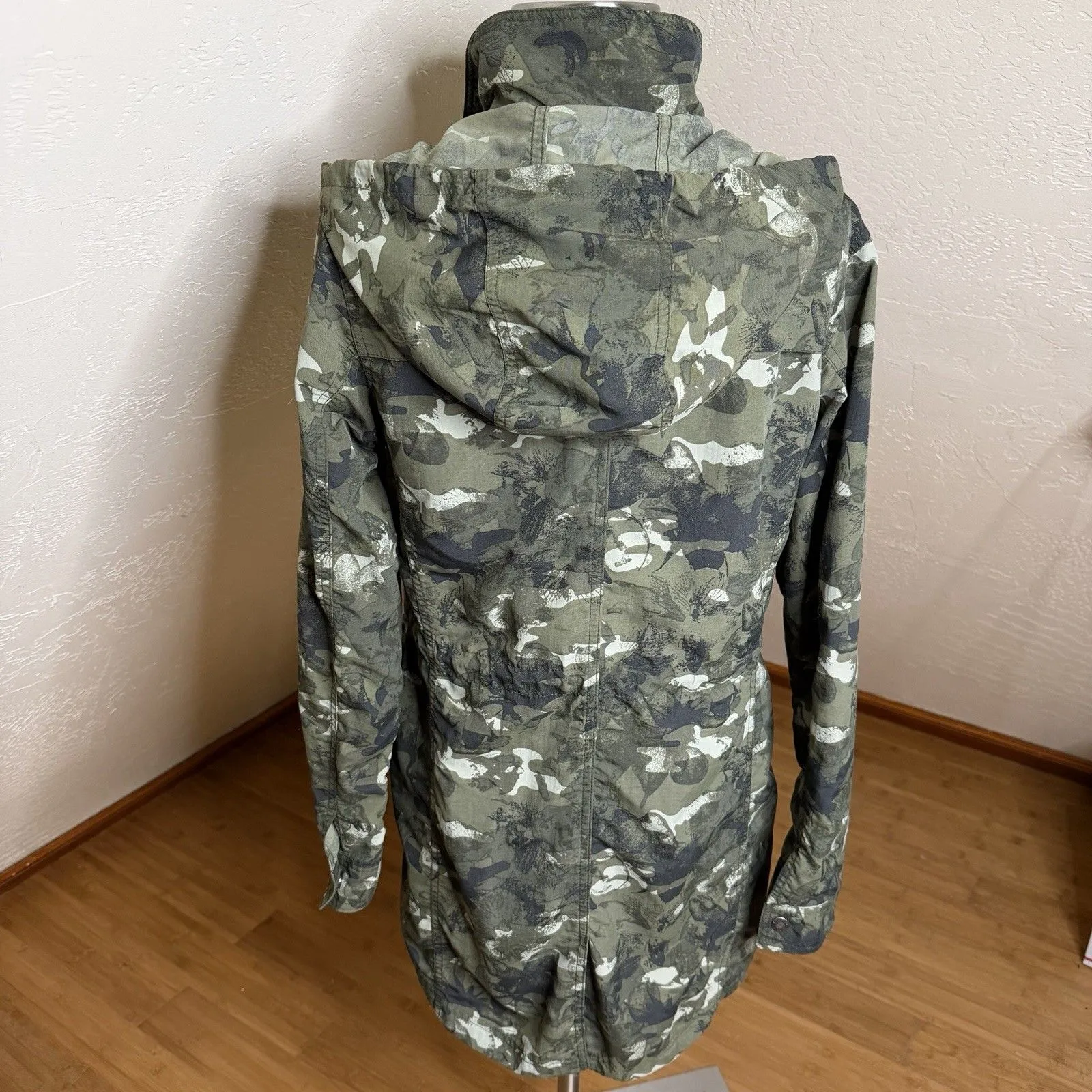 3/$30 Eddie Bauer Adventurer Parka Jacket Green Camouflage Hooded Hiking Small - Image 11