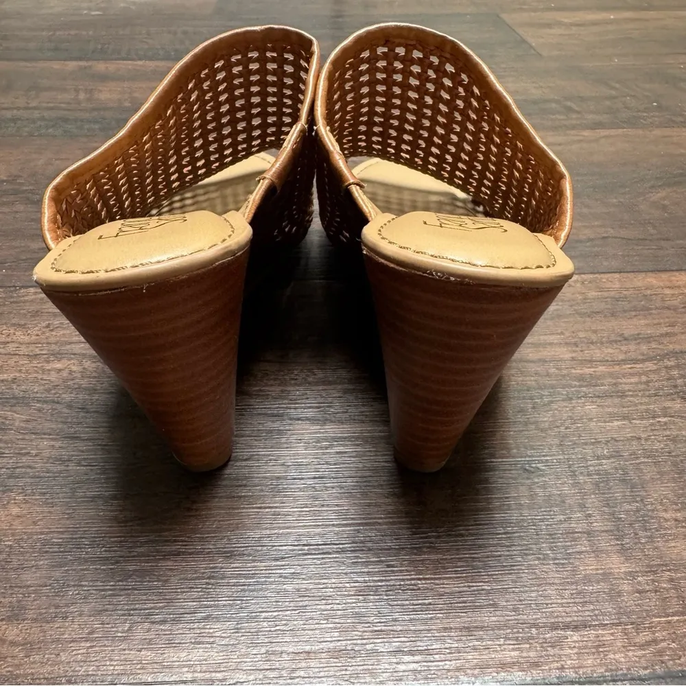 Franco Sarto Women Tan Woven Slide Sandals Size 5.5 - Image 5