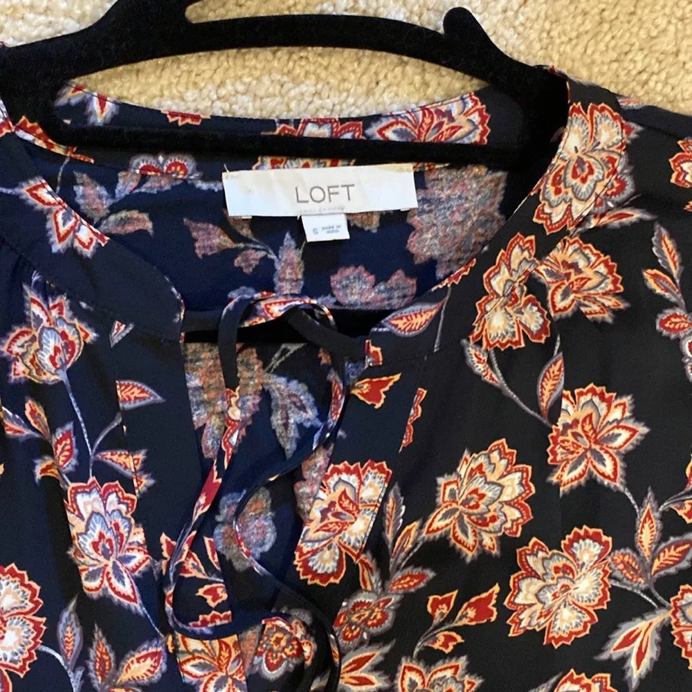 Loft Garden Tie Neck Flounce Top size Small - Image 5