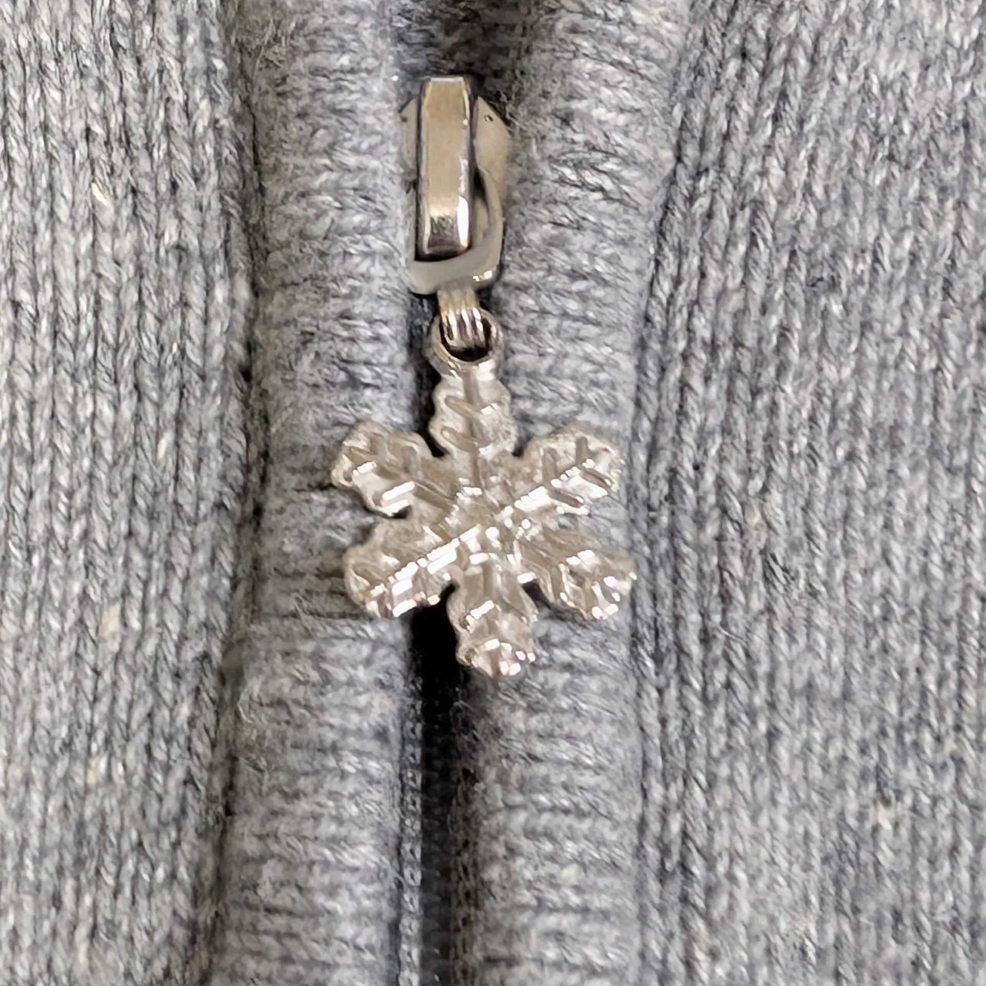 Southern Lady Sweater Vest Women Sz S Christmas / Winter Penguin embroidered Gray - Image 3