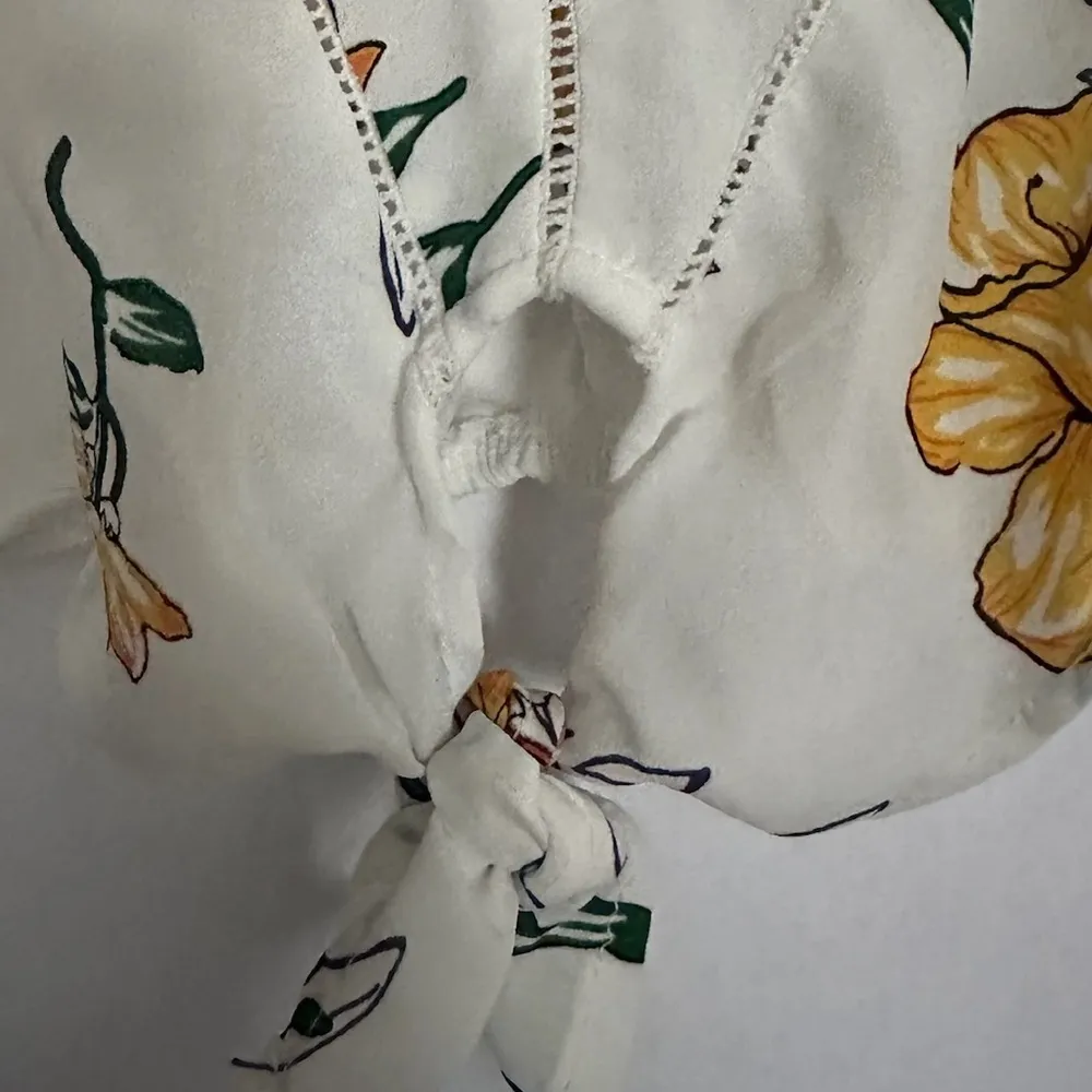 Floral Tie-Front Tank Sleeveless Blouse White Yellow Flowers Medium - Image 7