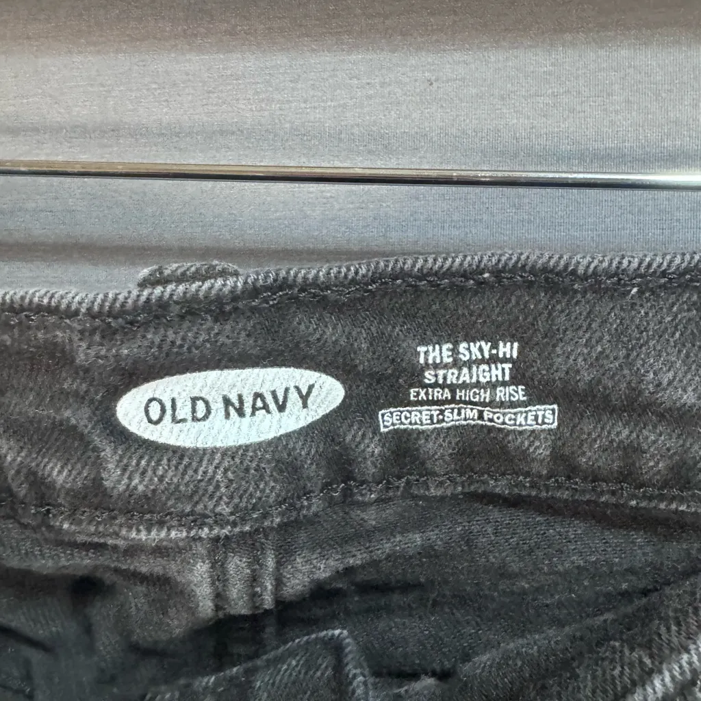 Old Navy Women's Black Straight Leg Jeans - Image 2