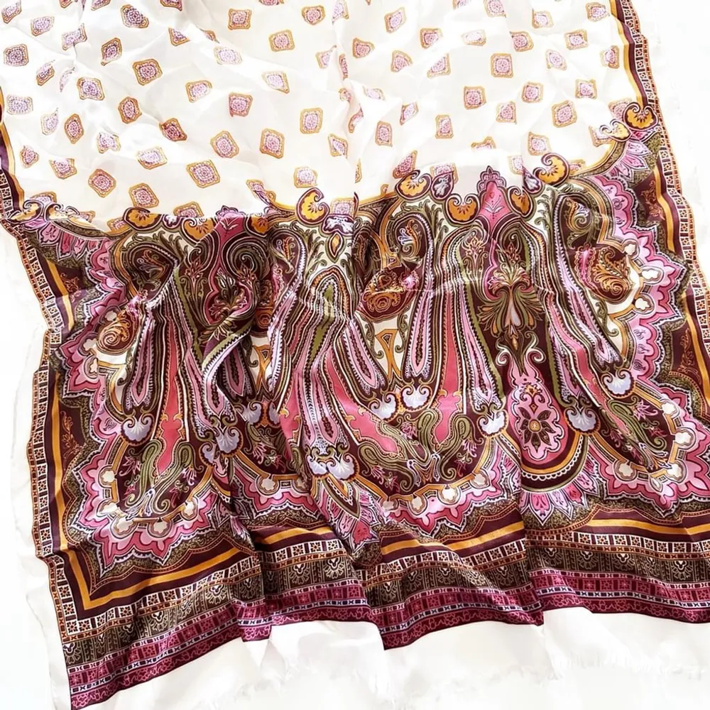 Vintage Oscar de la Renta Silk Paisley Scarf 26x48 – Pink Brown Wrap - Image 3