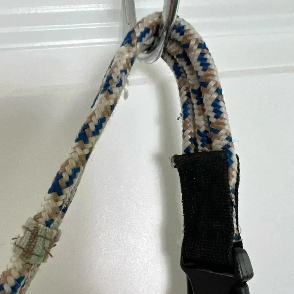 KAVU rope crossbody bag floral sunflower print with adjustable strap - Image 4