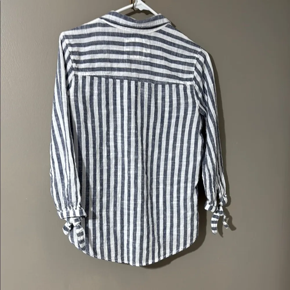 Abercrombie & Fitch Blue and White Striped Casual Shirt - Image 3