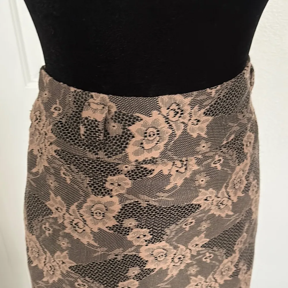 Lapis Lace Overlay Embellished Pencil Skirt Tan Size M - Image 12