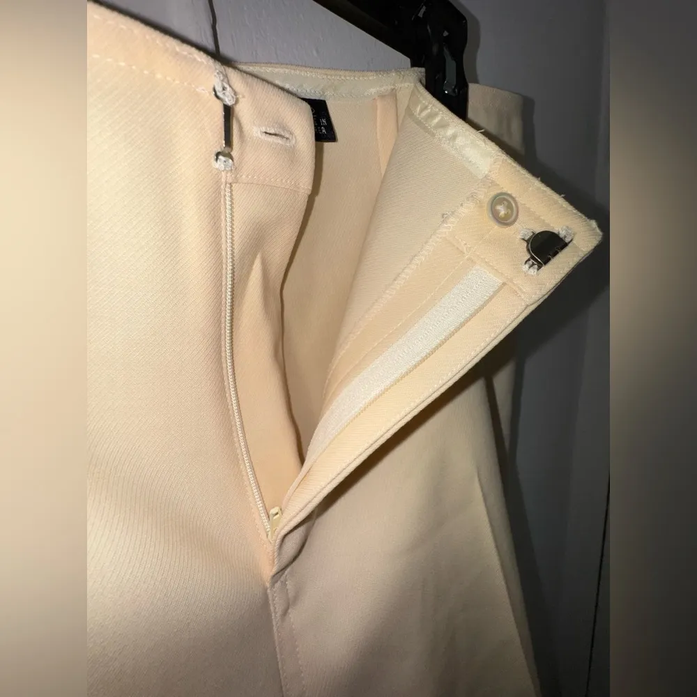 Ellen Tracy Butter Yellow Trousers Pants fits like a size 6 straight leg - Image 5