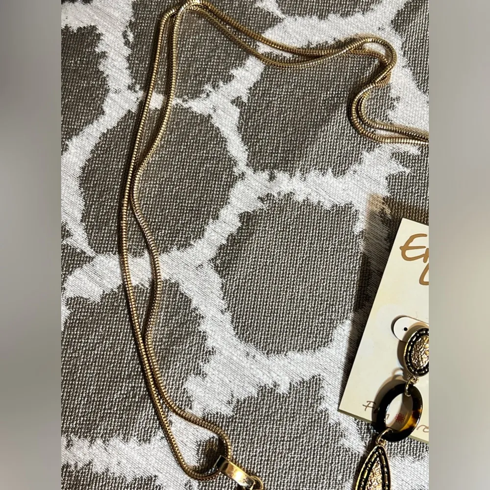 Jewelry set: NWT Erica Lyons necklace and earrings, tortoise accents w gold tone - Image 5