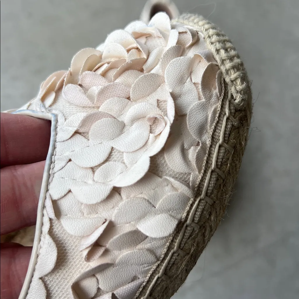 Avec Les Filles Women Gisella Fabric Closed Toe, White Floral Size 9M ♣️ - Image 3