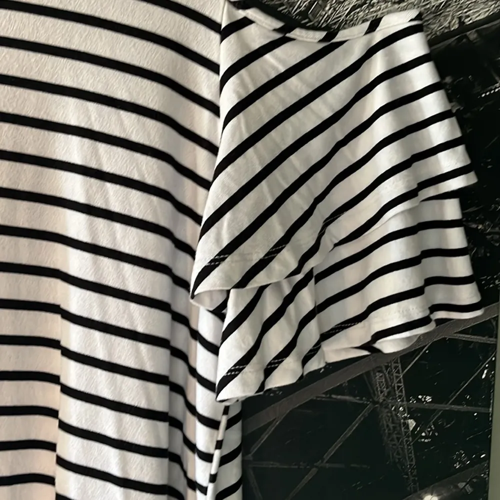 STRIPED COLD SHOULDER DOUBLE OR RUFFLE SLEEVES SWING BOTTOM BLOUSE - Image 2