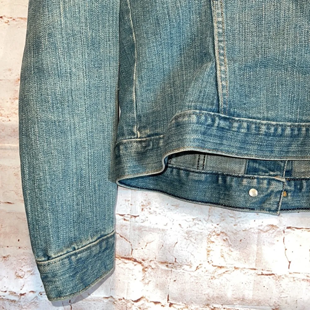 Vintage Gap jean jacket Medium mid wash pockets loose button up pockets stretch - Image 10