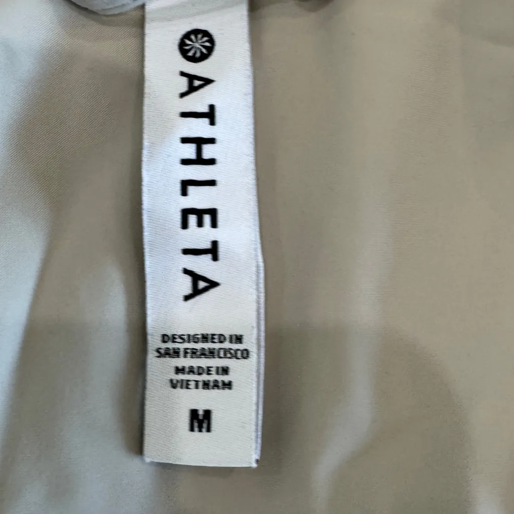 Athleta Urbanite button down long sleeve tan size medium - Image 8