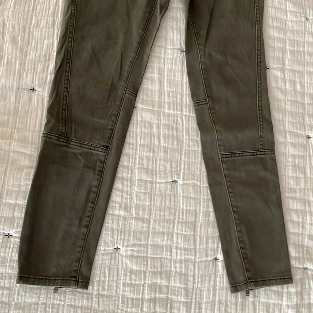 ANTHROPOLOGIE Pilcro Superscript Skinny Mid-Rise Moto Pant Olive Green Size 28 - Image 4