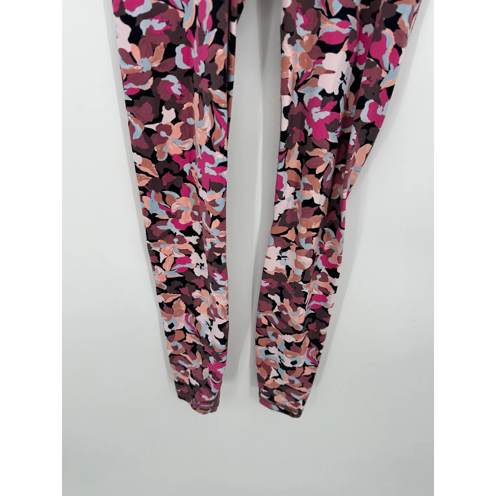 Athleta Transcend Stash Tight Leggings Women XXS Purple Pink Floral 23" Inseam - Image 4