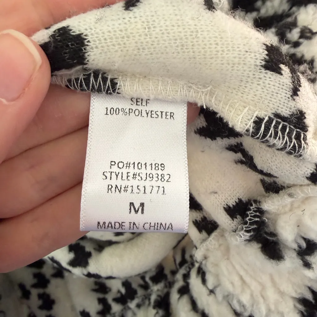 Le Lis Black and White Plaid Sweatshirt - Image 7