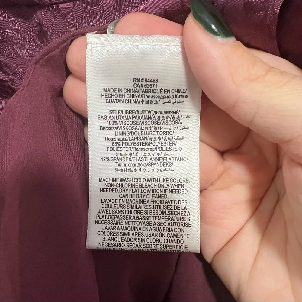 NEW NWT  V Neck Paisley Jacquard Midi Dress In Mauve - Image 9