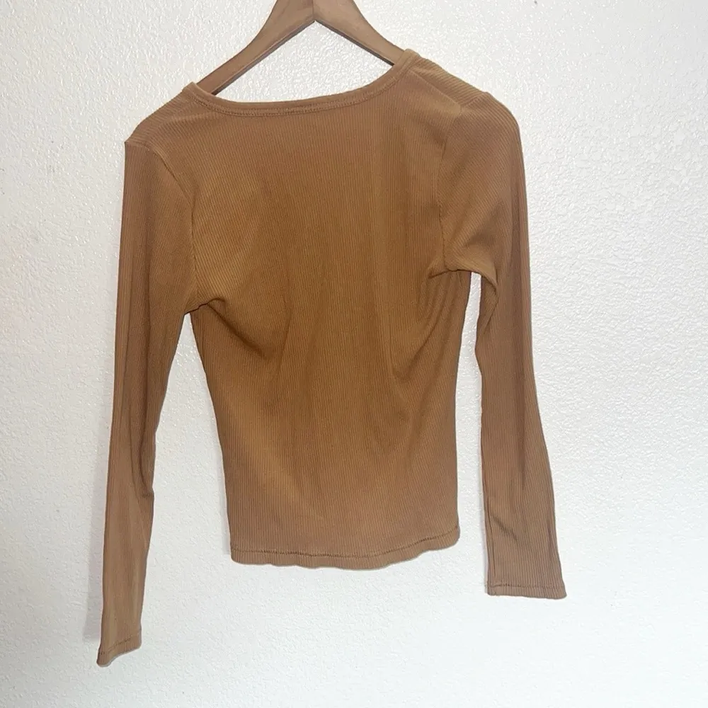 Old Navy Tan Ribbed Long Sleeve V Neck Top - Image 9