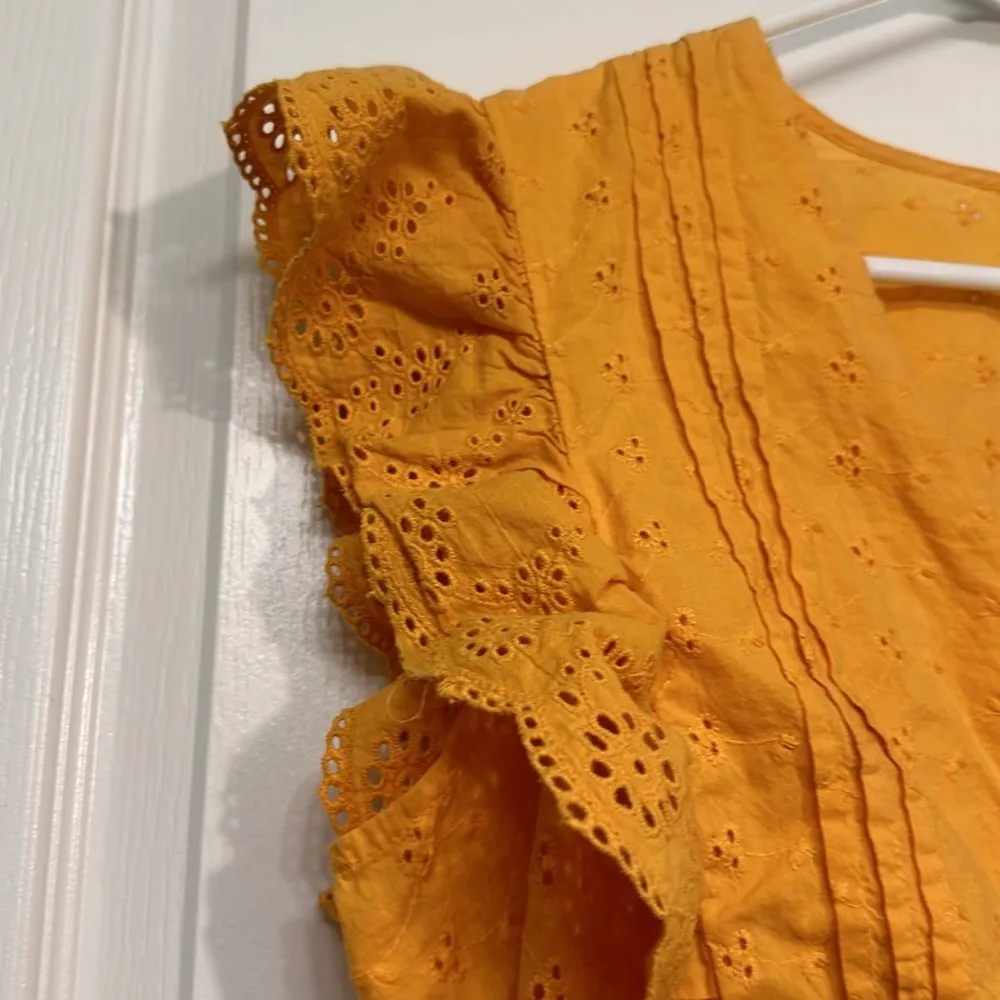 New York & Company NY&CO Orange Ruffled Eyelet Buttoned Blouse Large EUC #CA2417 - Image 4