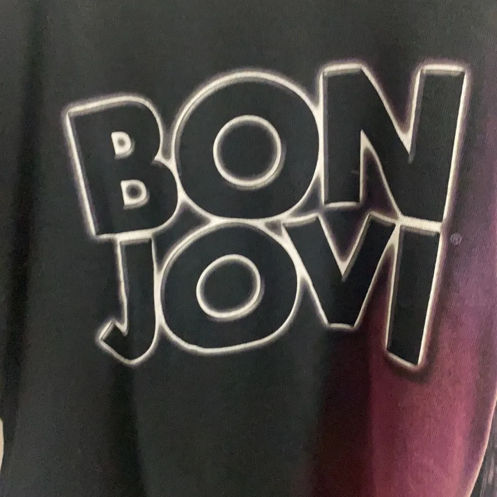 Gildan Bon Jovi Graphic Band Tee - Image 3