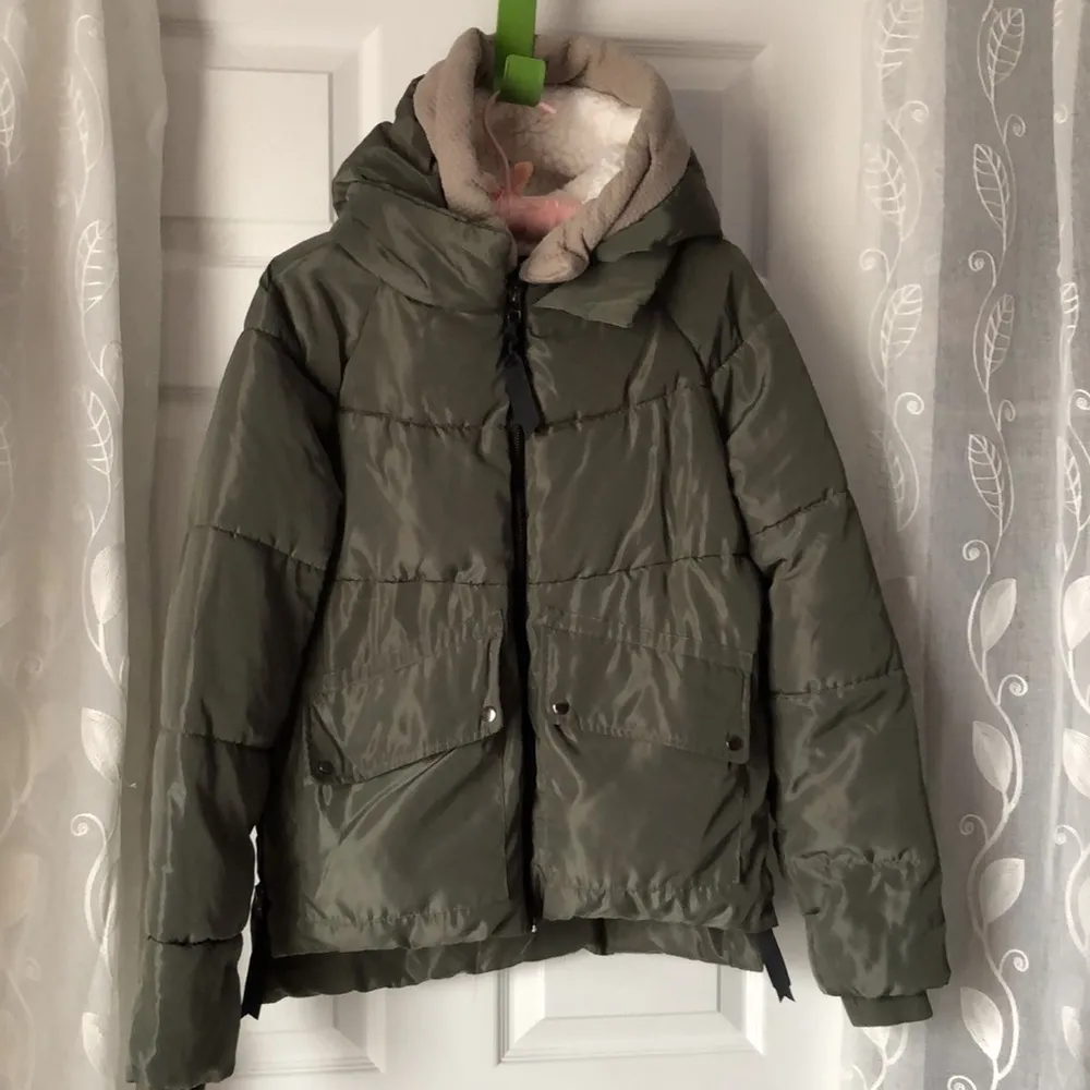 Francesca's Puffer jacket/coat from Francesca’s collections, size medium - Image 3