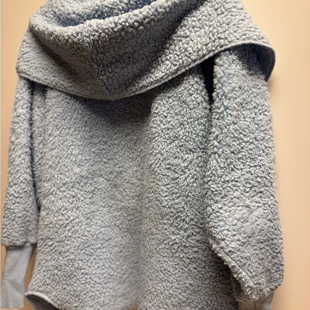 Nordic Beach  Light Blue Fleece Jacket - Image 8