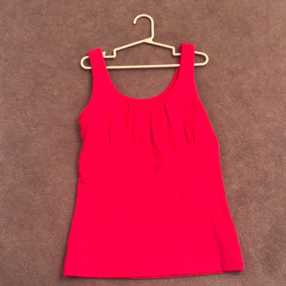 Old navy workout tank pink built in bra S - Image 2
