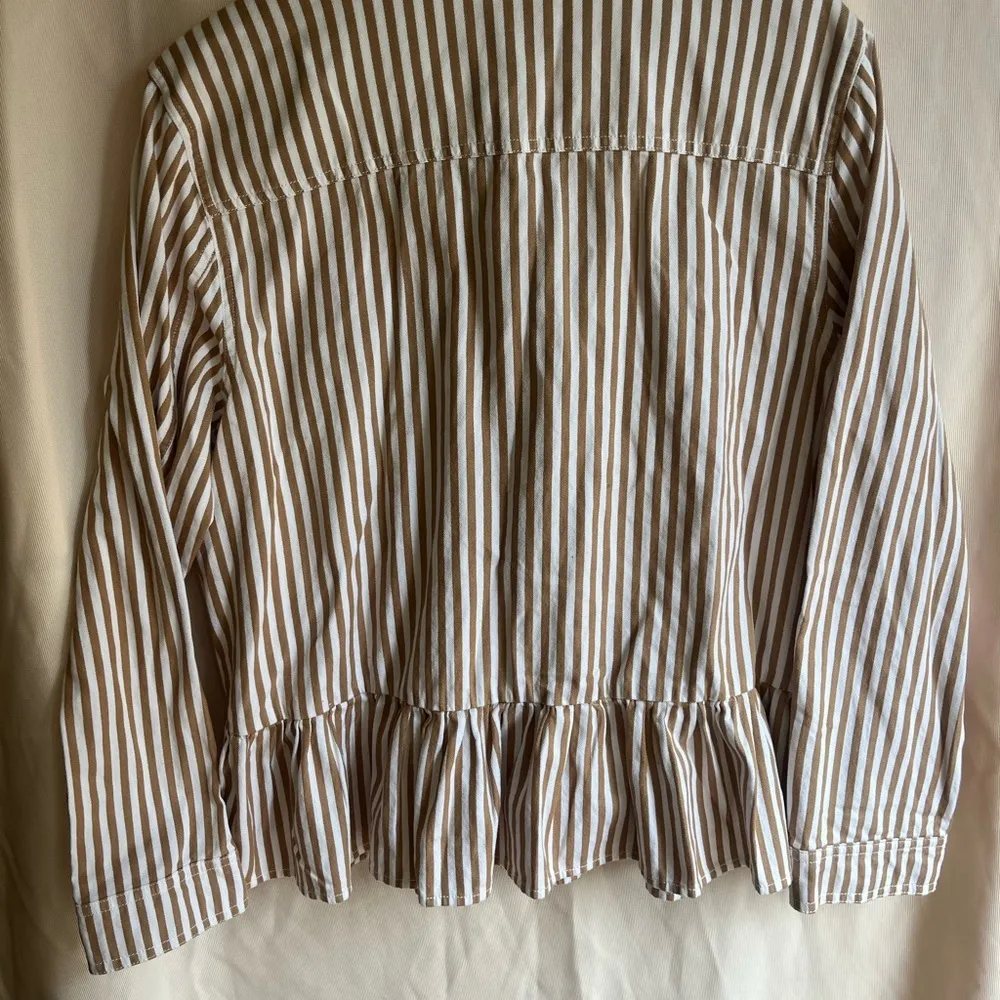 Striped Button - Image 5
