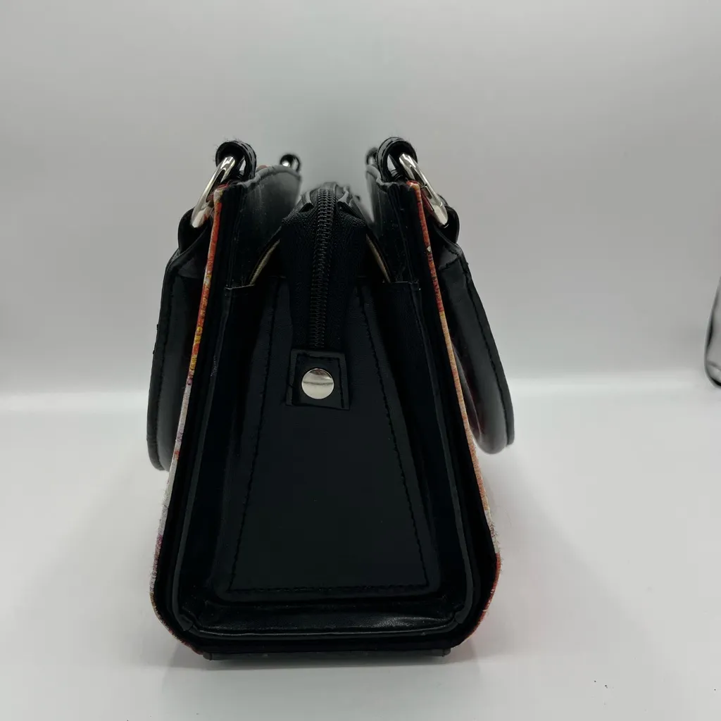 Miche Artistic Red and Black Shoulder Bag with Dynamic Design - Image 3