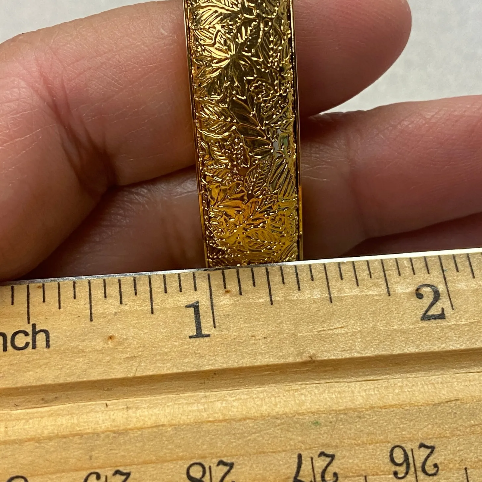 Monet Vintage MCM Signed  Gold Tone Hinged Bangle Bracelet Etched Floral Bold - Image 8