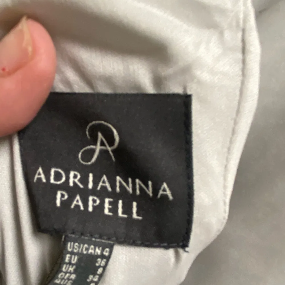 Adrianna Papell size 4 gorgeous silver glass pieces cocktail dress $249 - Image 4