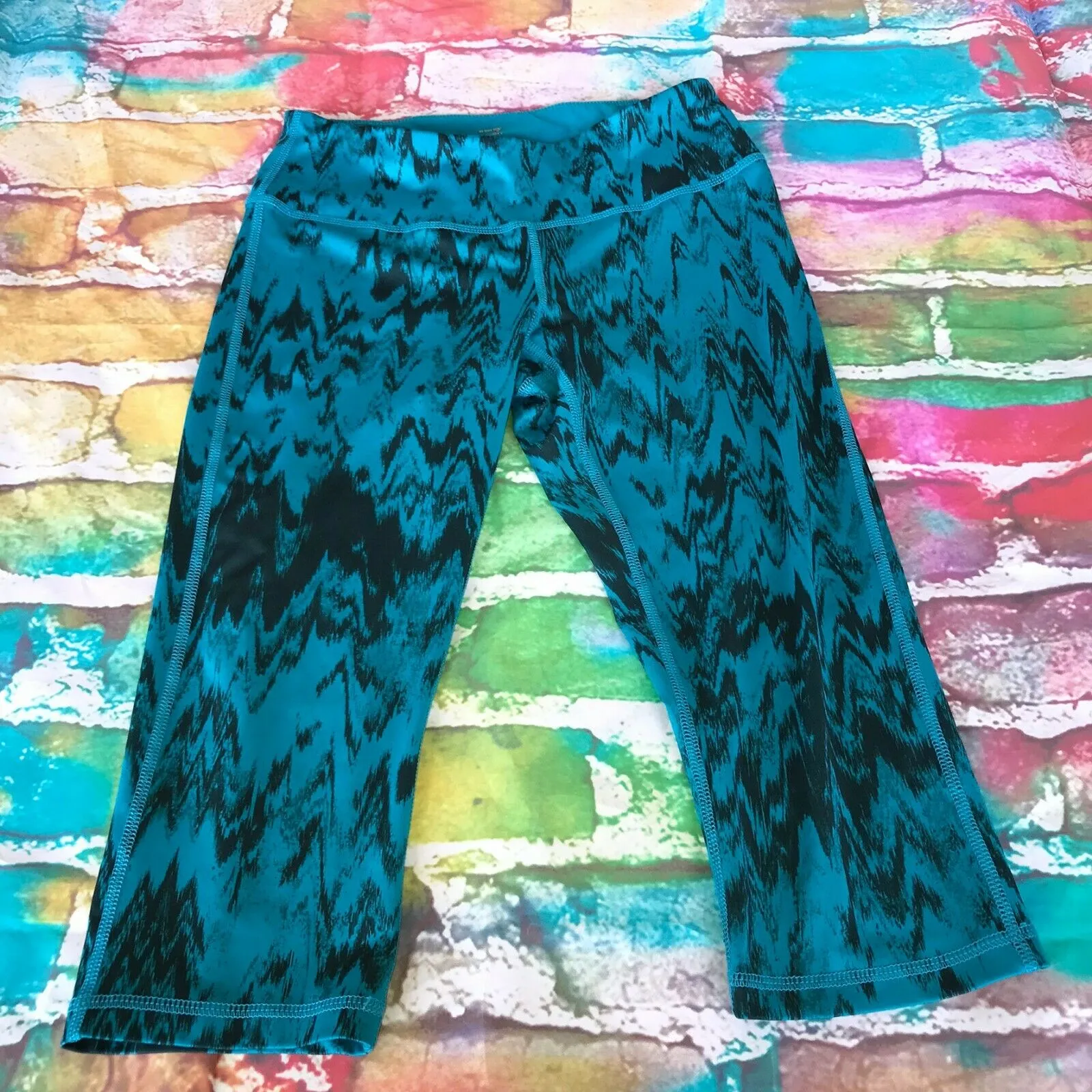 Z by Zella Womens Leggings Sz S Ikat Print Teal Black Tie‎ Dye Look Capri Length - Image 3