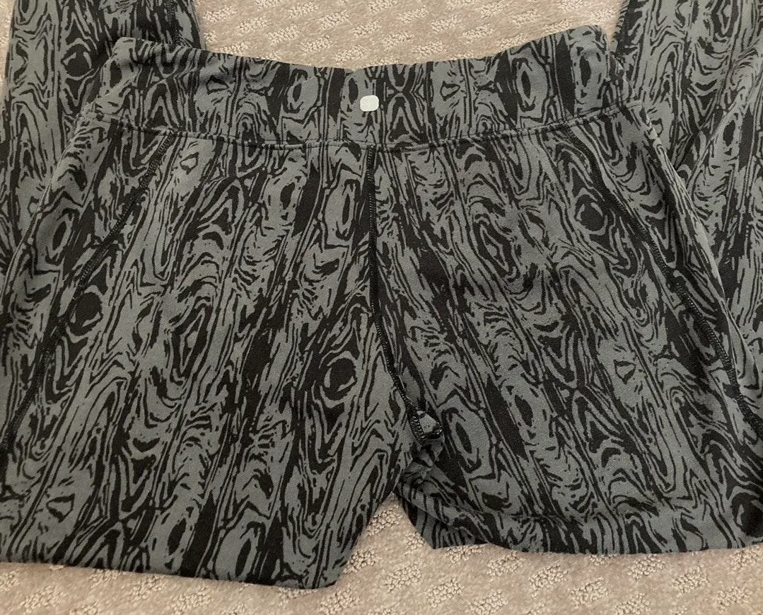 Like new  cropped leggings. Sz small - Image 3