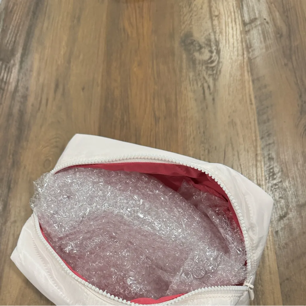 Maëlys White Cosmetic Bag - Image 6