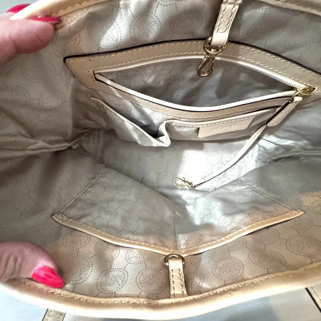 Michael Kors  Jet Set Stud MK Signature Logo Travel Tote - Image 5