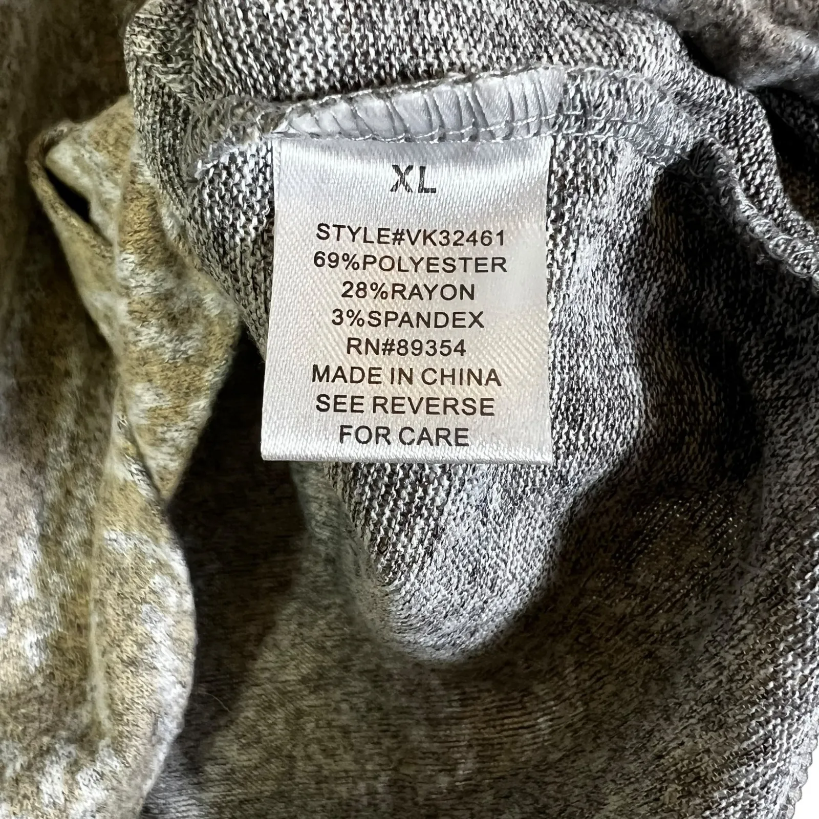 Adrienne Vittadini Chevron Print Mock Neck Top XL Gray White Button Detail - Image 5