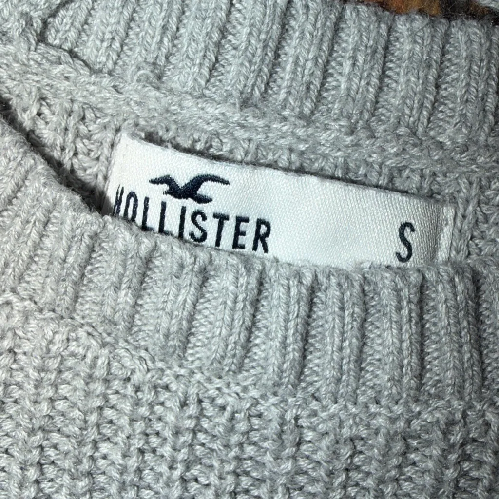 Gray Ribbed Knit Sweater Hollister Soft Size small Preppy - Image 4