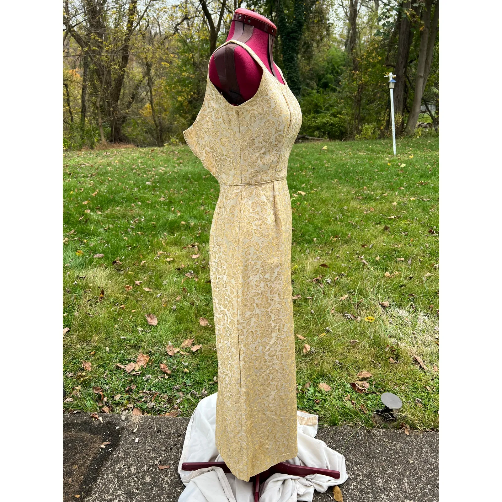 column dress formal gold damask 1960s - Image 6