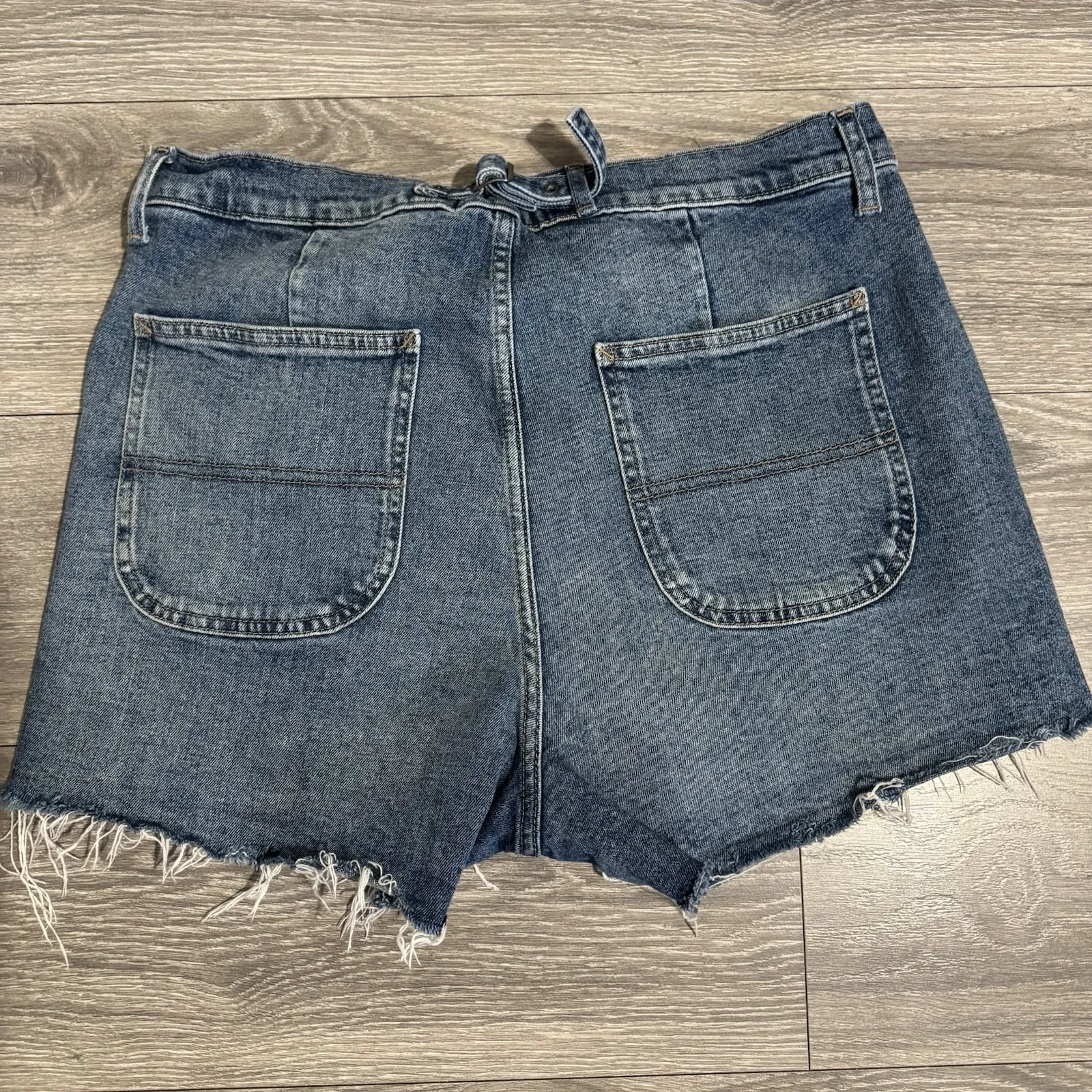 Old Navy Women Sky-Hi A-Line High-Rise Button Front Jean Shorts Raw Hem Size 16 - Image 8