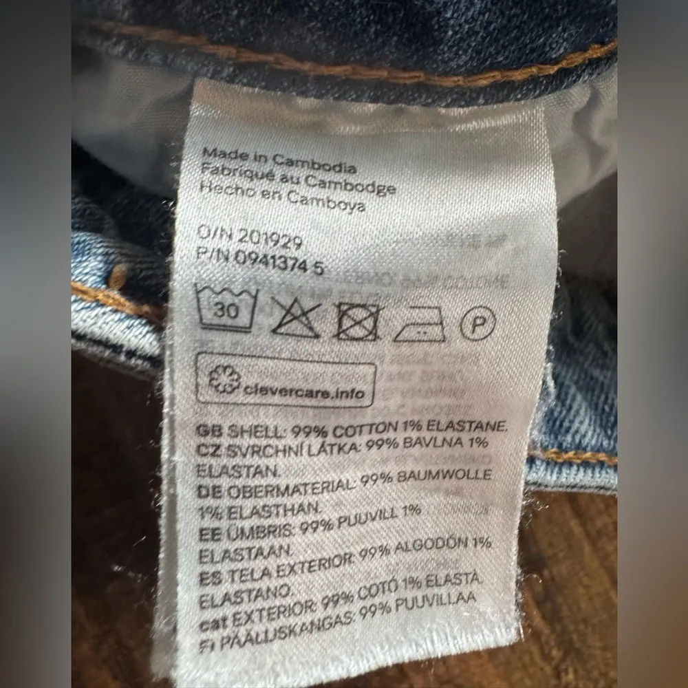 Women’s  light blue jeans. Straight leg. Size 4 - Image 4