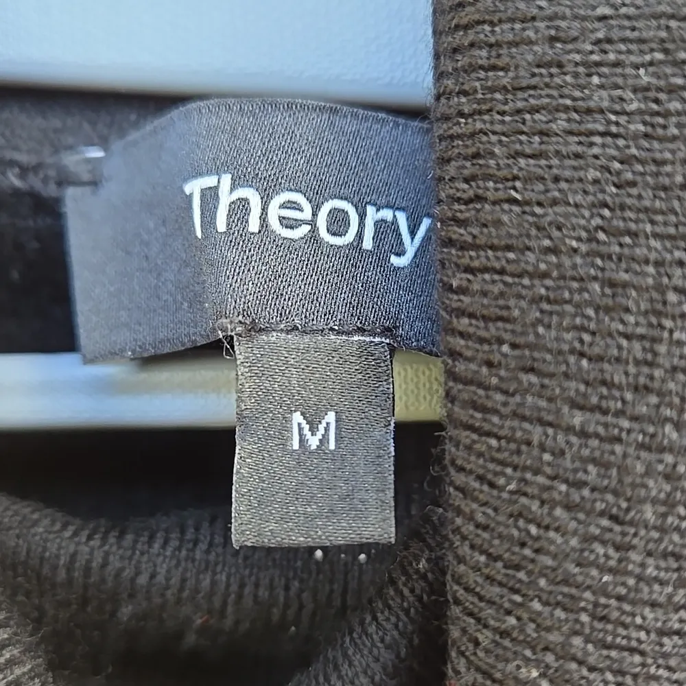 Theory 100% Wool turtleneck Black Top Size M - Image 2