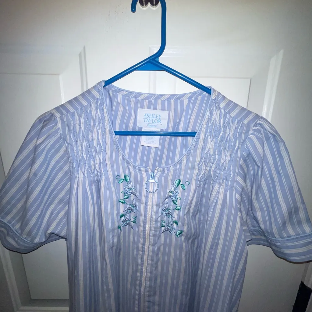 Vintage Ashley Taylor Blue and White Striped nightgown with Embroidery pajamas Size M - Image 3