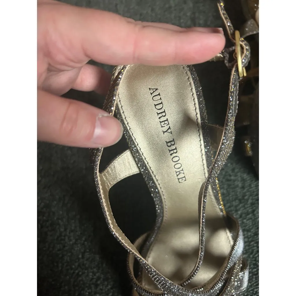 NIB Audrey Brooke Silver and Gold Metallic Heels - Image 7