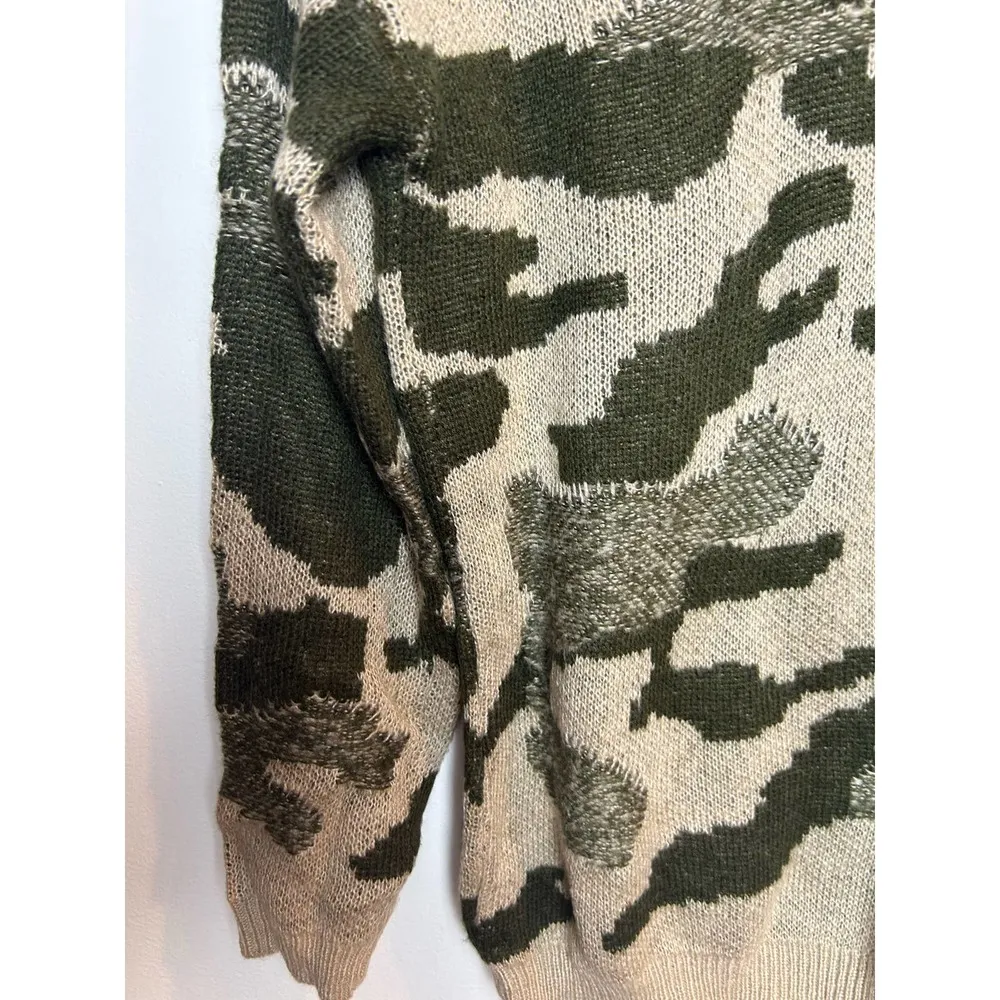 Cotton Emporium Camo Oversized V Neck sweater Size Small 100% Acrylic - Image 5