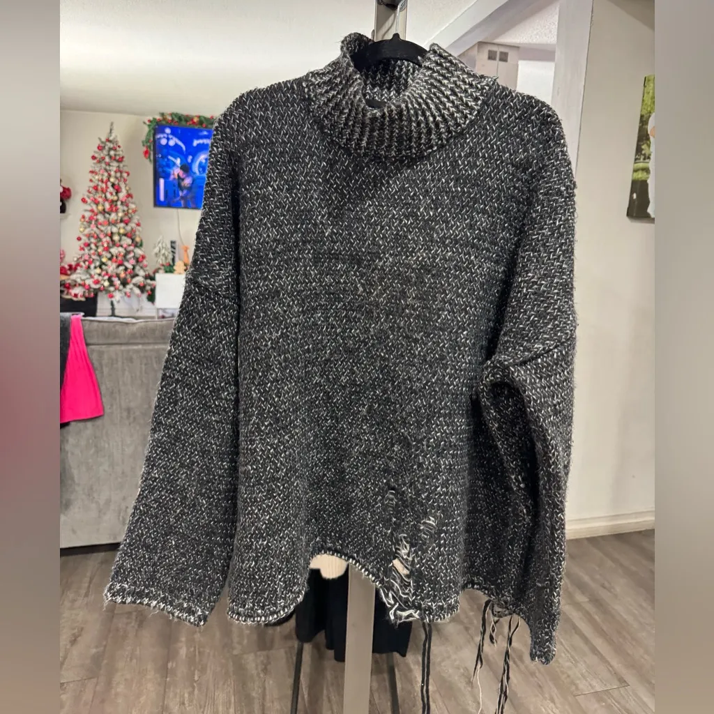 BDG Charcoal Turtleneck Sweater - Image 4