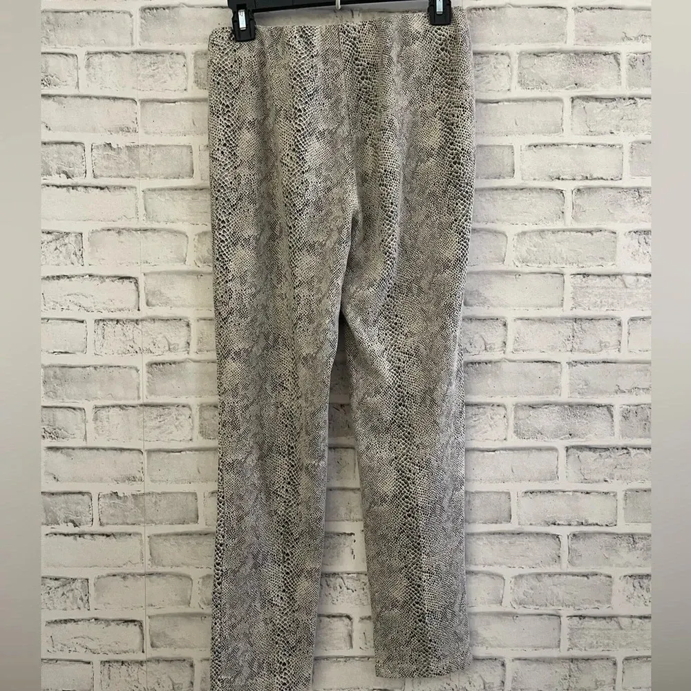 Women’s Skies are Blue- snakeskin print pull on ankle pants, Size Medium - Image 2