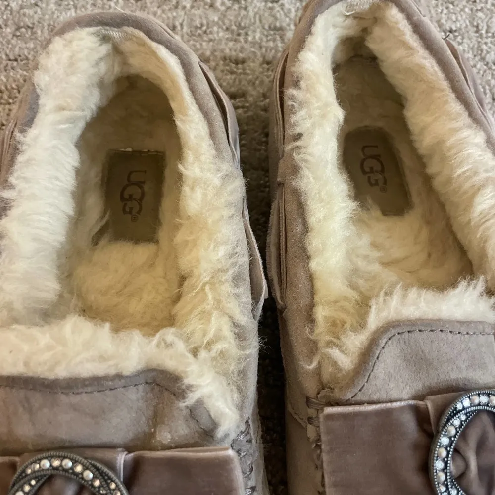 Ugg Dakota Brooch Slip On Sherpa Lined Moccasin Slipper Shoes - Image 6