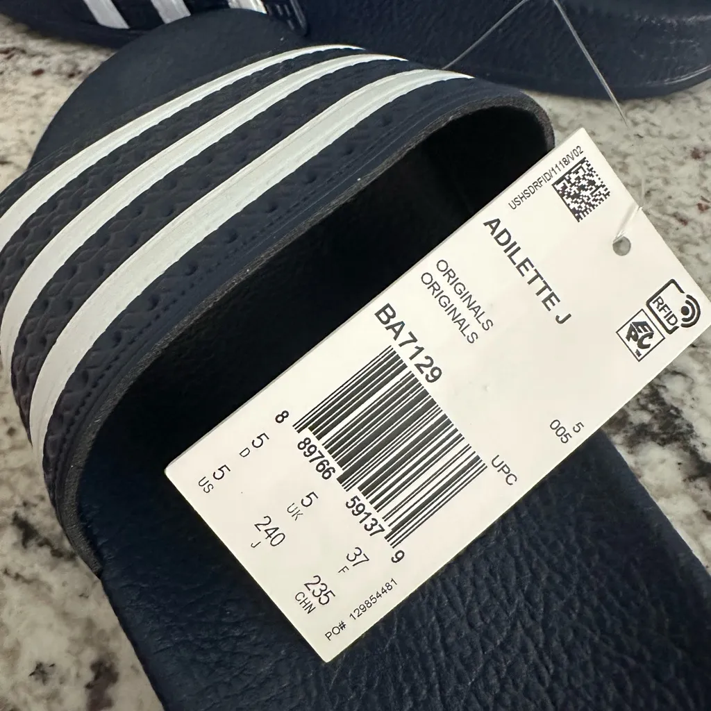 NIB Adidas Adilette‎ Navy Blue & White Slides Sandals Size 5 - Image 4