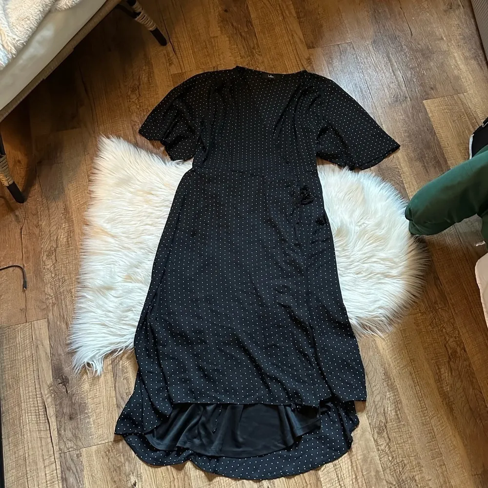 LULU’S Farah Black Print Midi Wrap Dress - Image 4