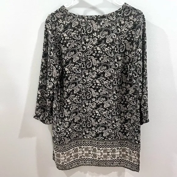 Lila Rose V-neck paisley print boho top size medium - Image 2